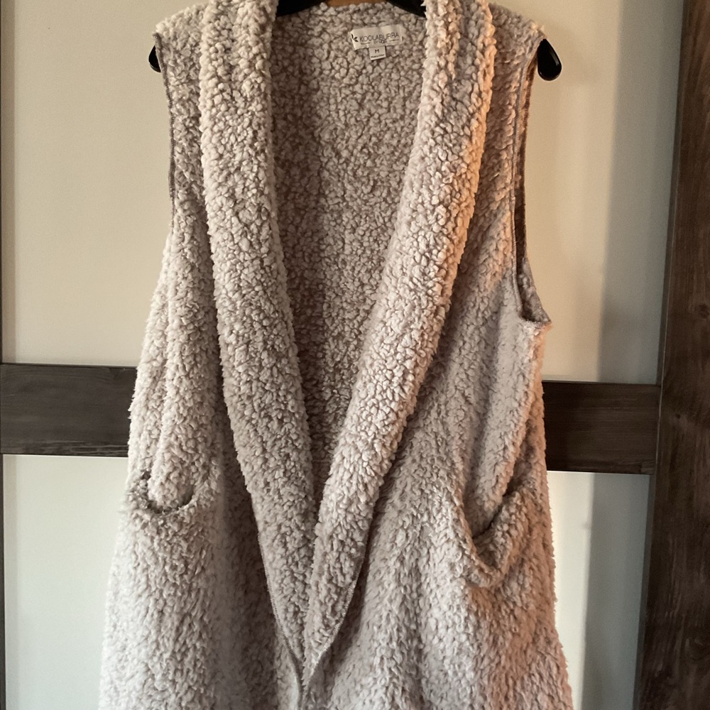EUC- Women’s Sherpa vest